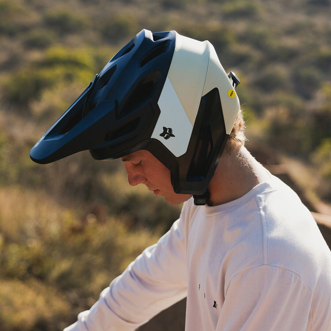 Casco drop frame outlet