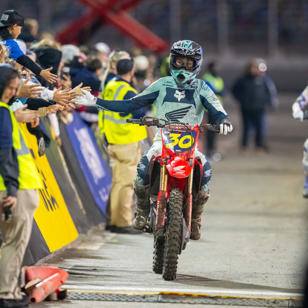 Jo Shimoda high-fiving fans in 180 Air taper